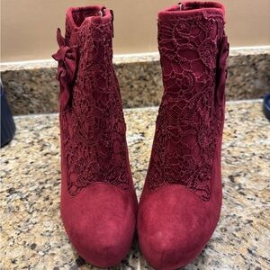 Elegant Red Lace Ankle Boots